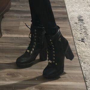 Guess boots barely worn